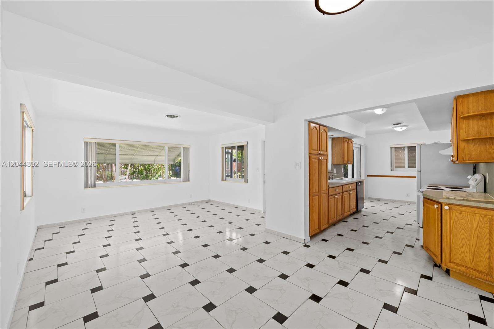 733 Rainbow Dr, Hollywood, FL 33021 - For Sale photo 6
