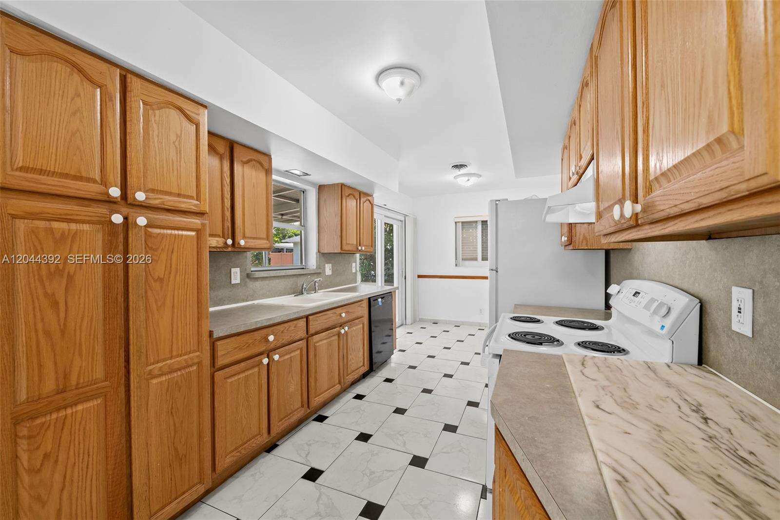 733 Rainbow Dr, Hollywood, FL 33021 - For Sale photo 8
