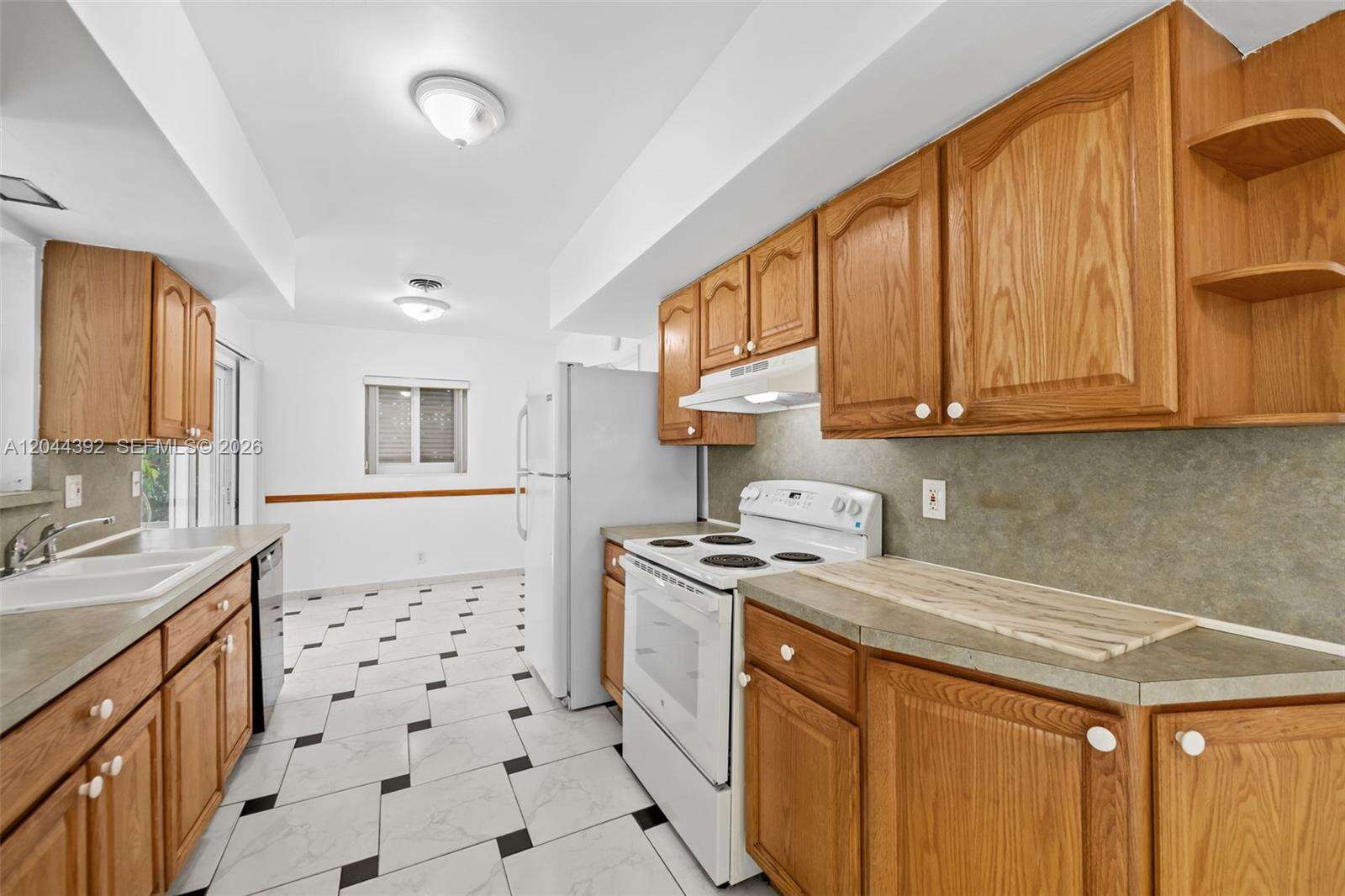 733 Rainbow Dr, Hollywood, FL 33021 - For Sale photo 9