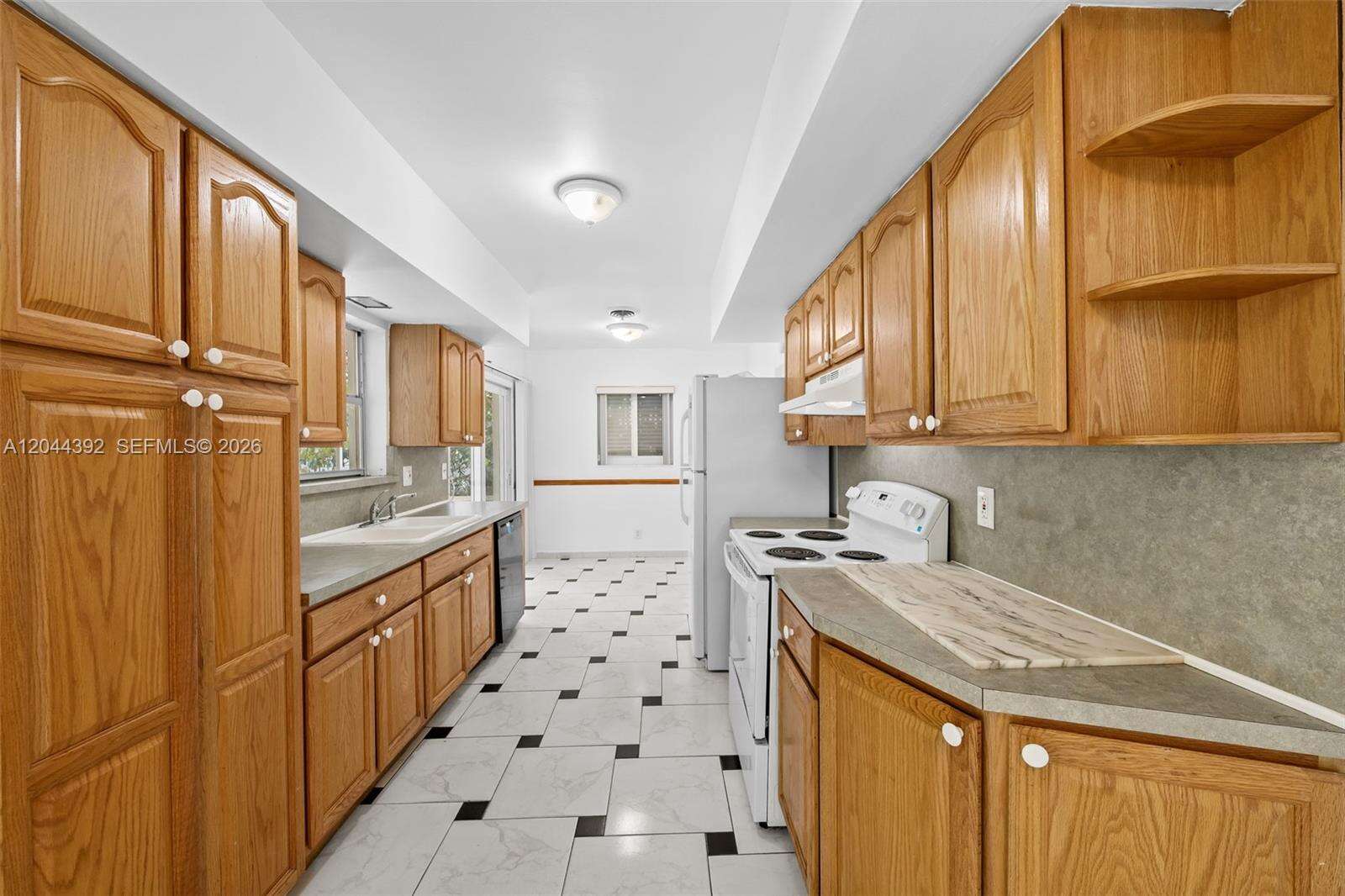 733 Rainbow Dr, Hollywood, FL 33021 - For Sale photo 10