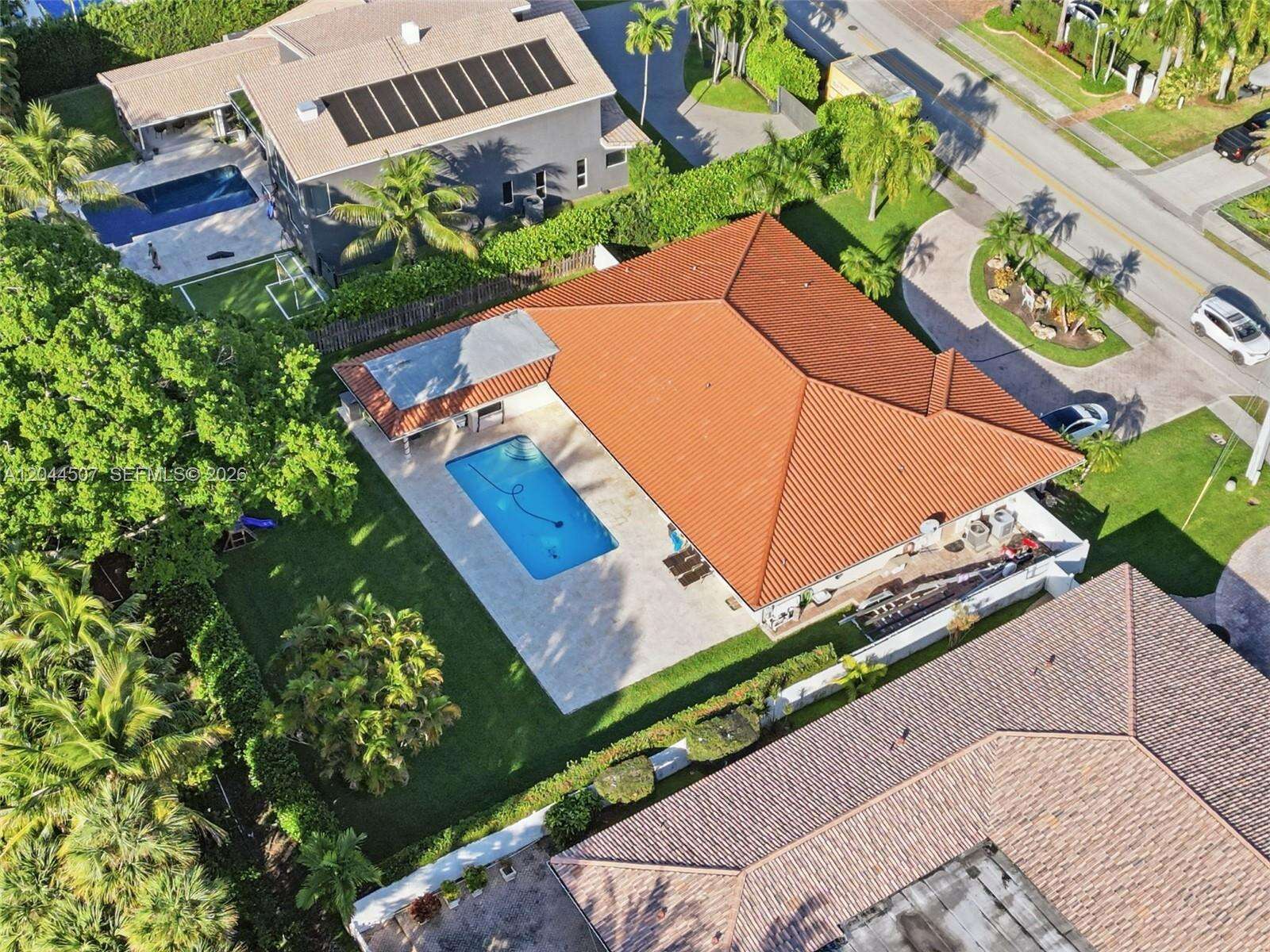 713 Diplomat Pkwy, Hallandale Beach, FL 33009 - For Sale photo 2