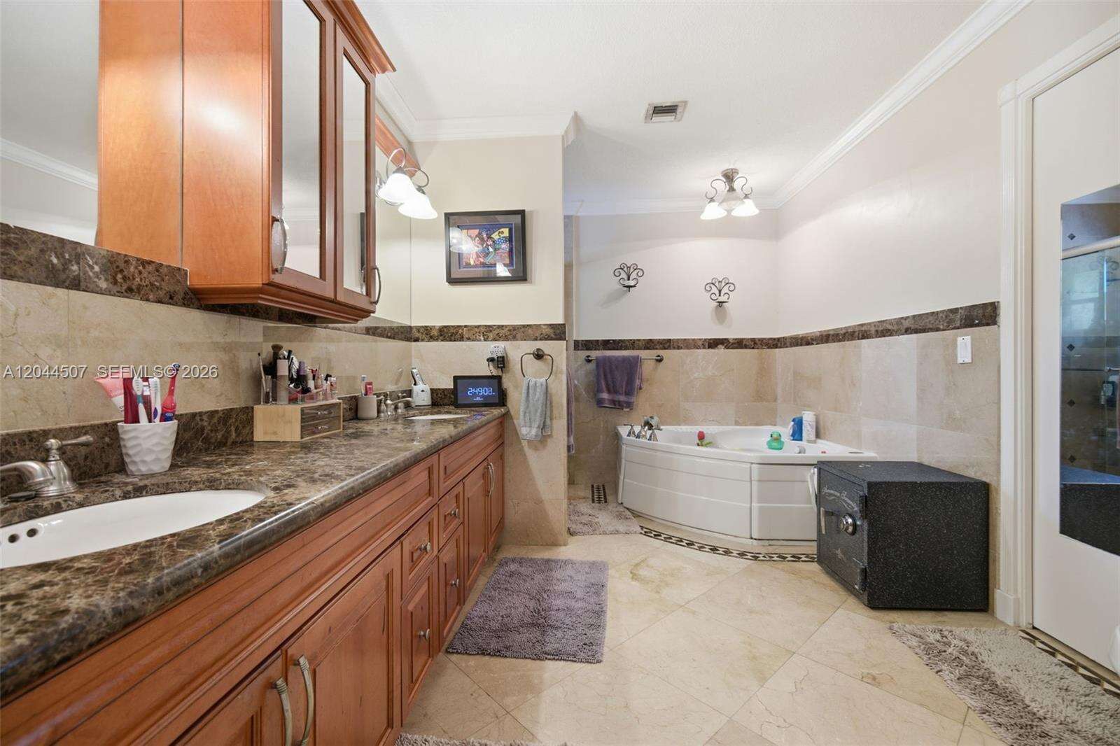 713 Diplomat Pkwy, Hallandale Beach, FL 33009 - For Sale photo 28