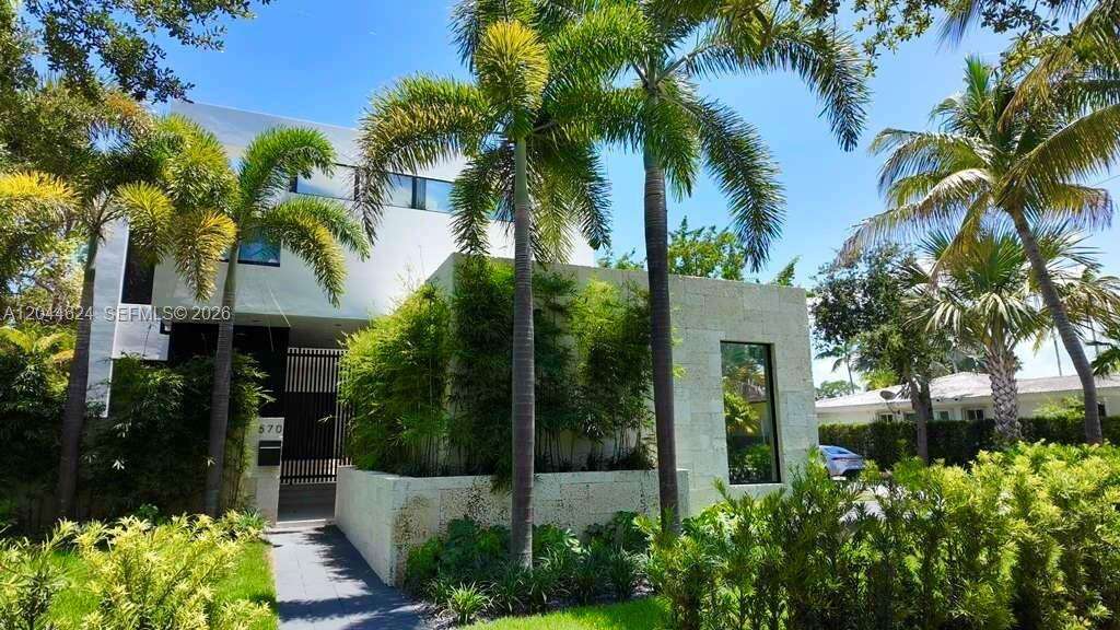570 Shore Dr, Miami Beach, FL 33141 - For Sale photo 1