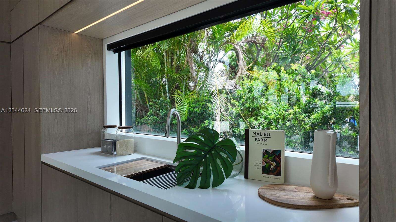 570 Shore Dr, Miami Beach, FL 33141 - For Sale photo 6