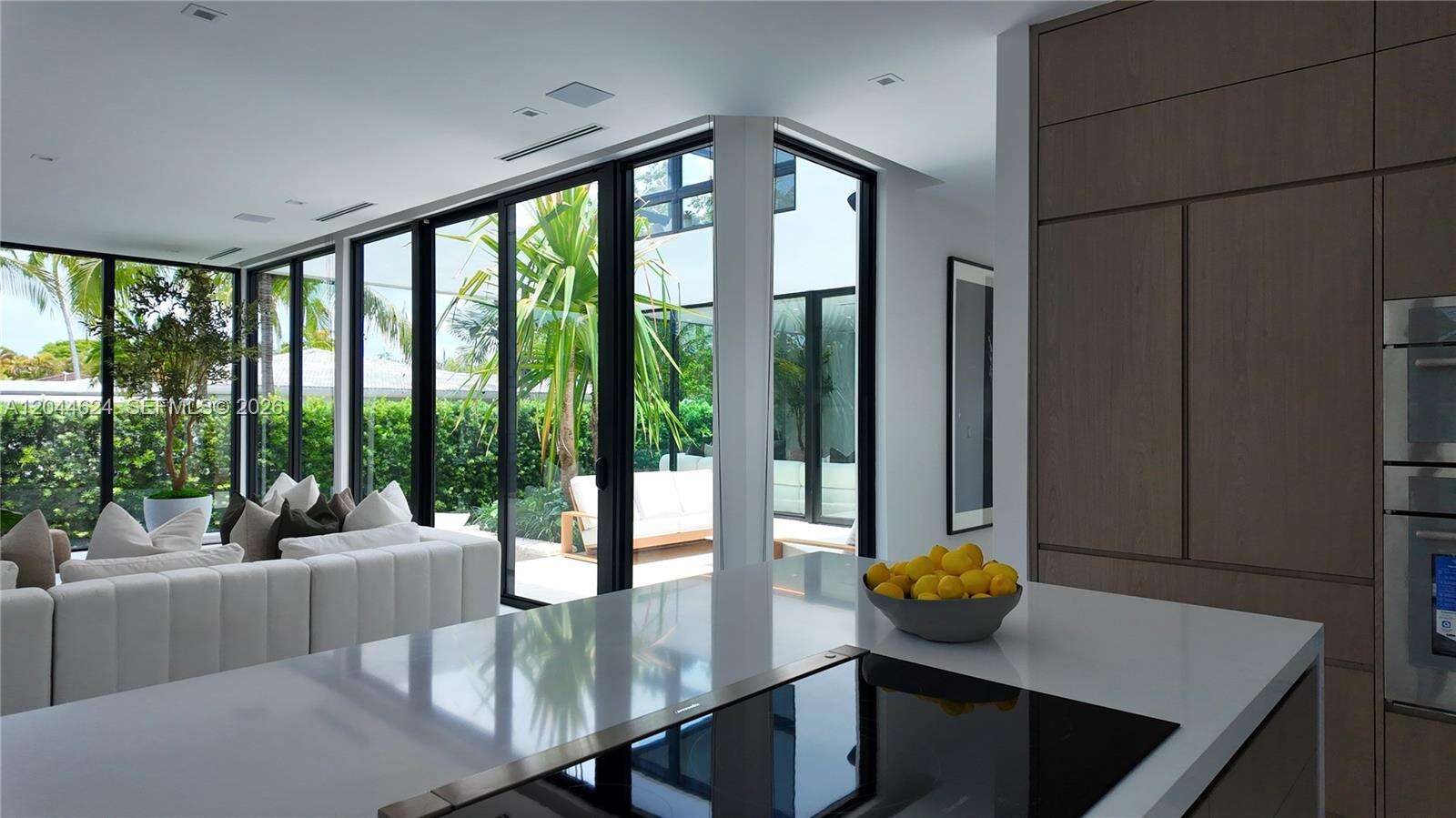 570 Shore Dr, Miami Beach, FL 33141 - For Sale photo 9