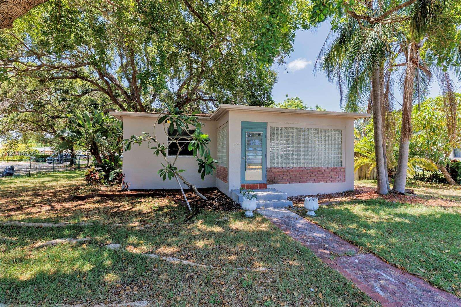 842 28th Ave, Hollywood, FL 33020 - For Sale photo 1