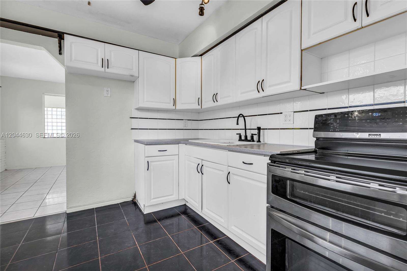 842 28th Ave, Hollywood, FL 33020 - For Sale photo 3