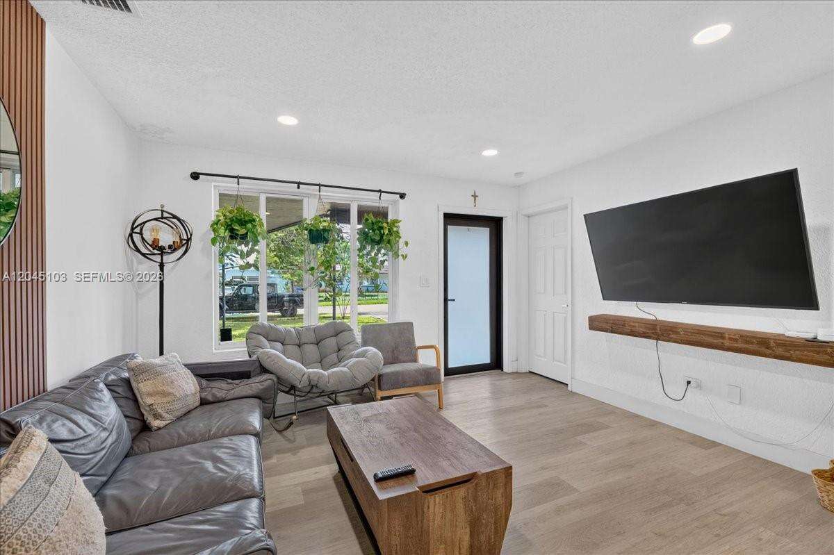 1131 75th Ave, Hollywood, FL 33024 - For Sale photo 3