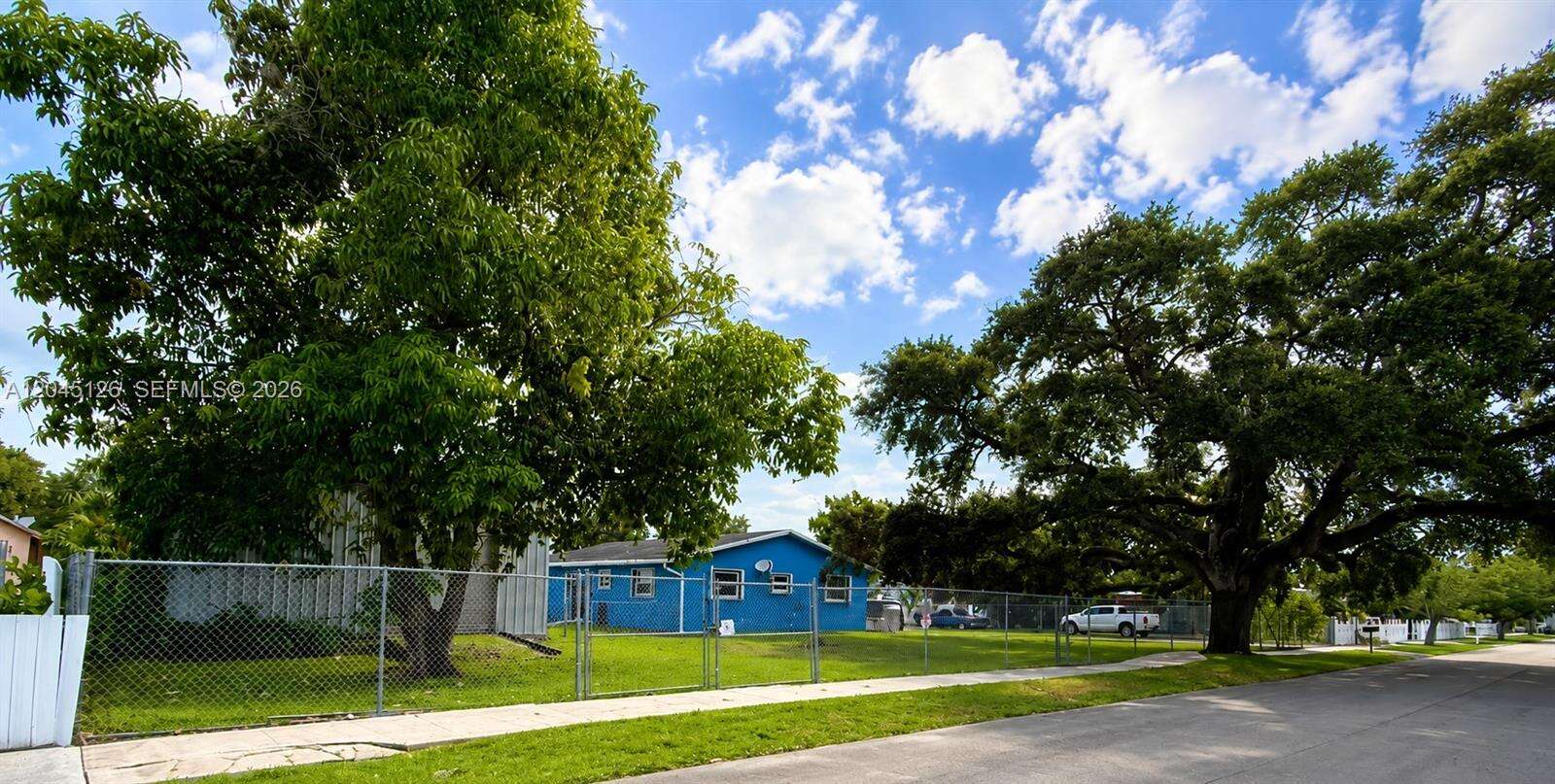 6145 Hayes St, Hollywood, FL 33024 - For Sale photo 2