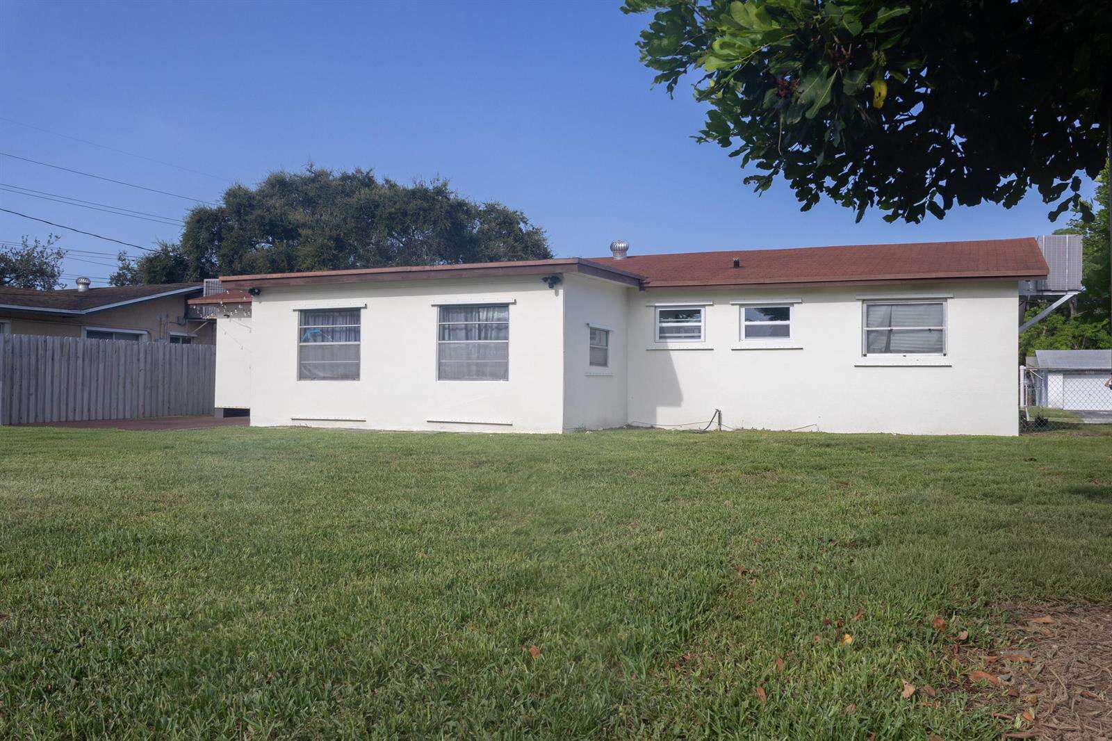 2220 47th, Hollywood, FL 33021 - For Sale photo 5