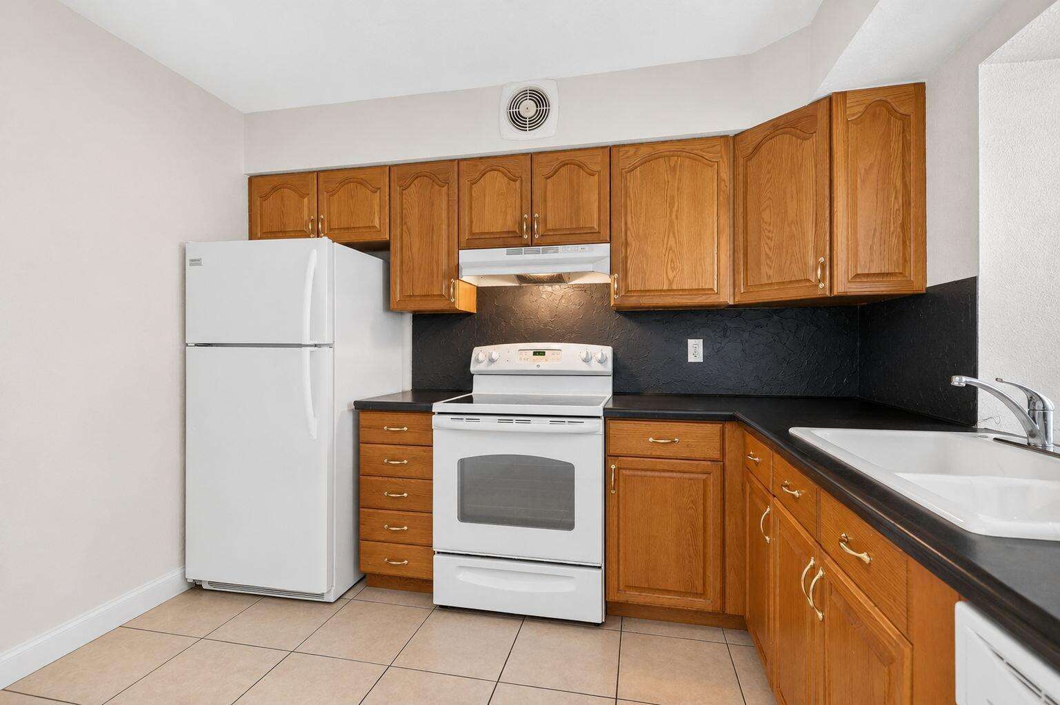 2220 47th, Hollywood, FL 33021 - For Sale photo 9