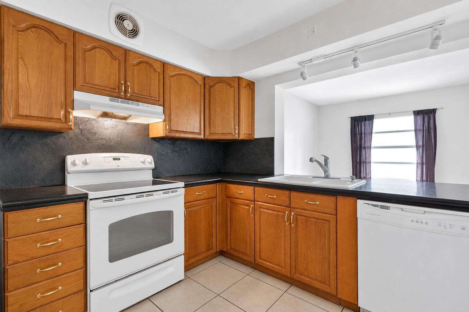 2220 47th, Hollywood, FL 33021 - For Sale photo 10