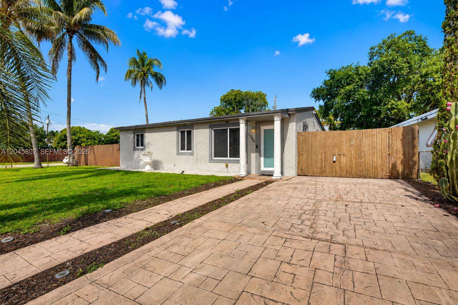 1300 70th Ter, Hollywood, FL 33024 - For Sale photo 2