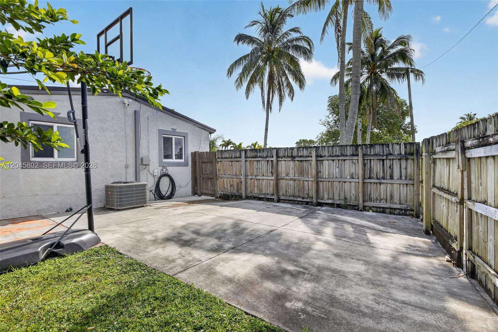 1300 70th Ter, Hollywood, FL 33024 - For Sale photo 39