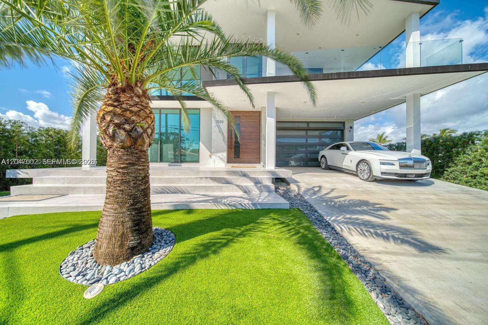 7520 Treasure Dr, North Bay Village, FL 33141 - For Sale photo 3