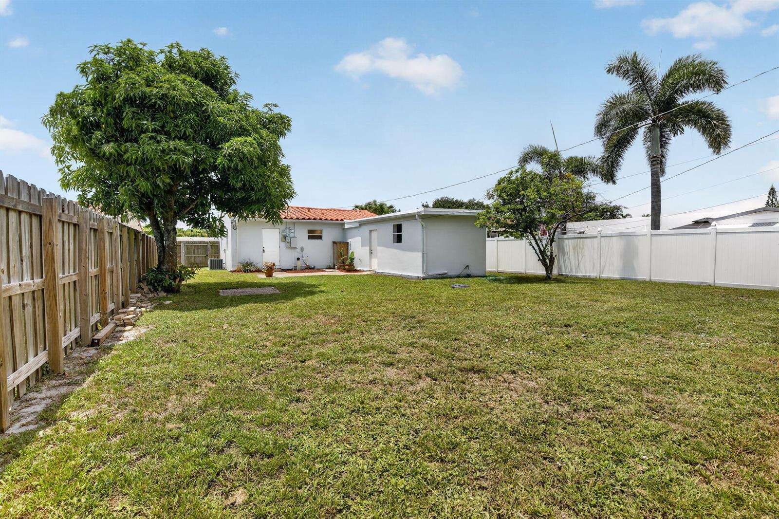 2427 Harding, Hollywood, FL 33020 - For Sale photo 3