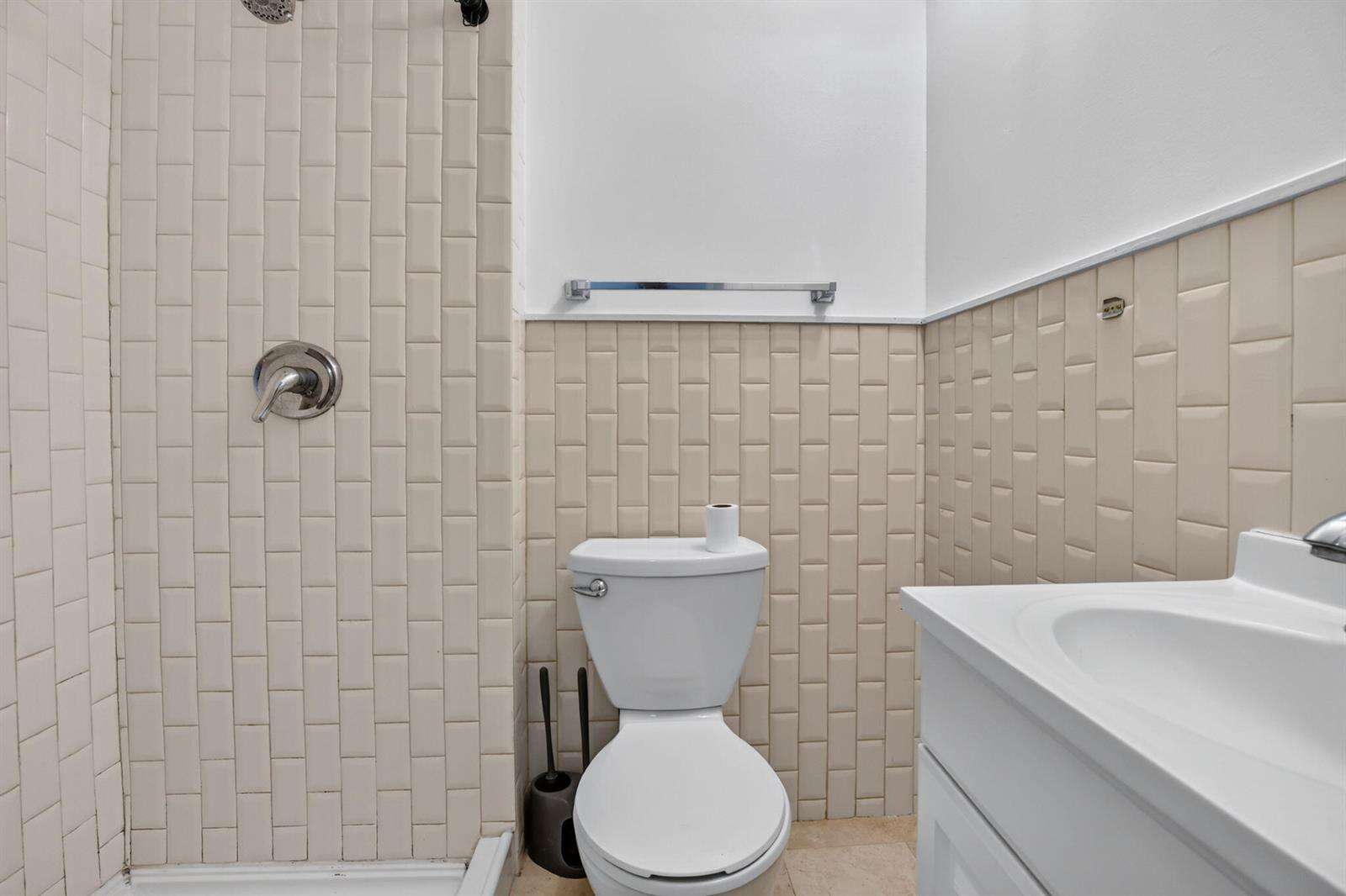 2427 Harding, Hollywood, FL 33020 - For Sale photo 22