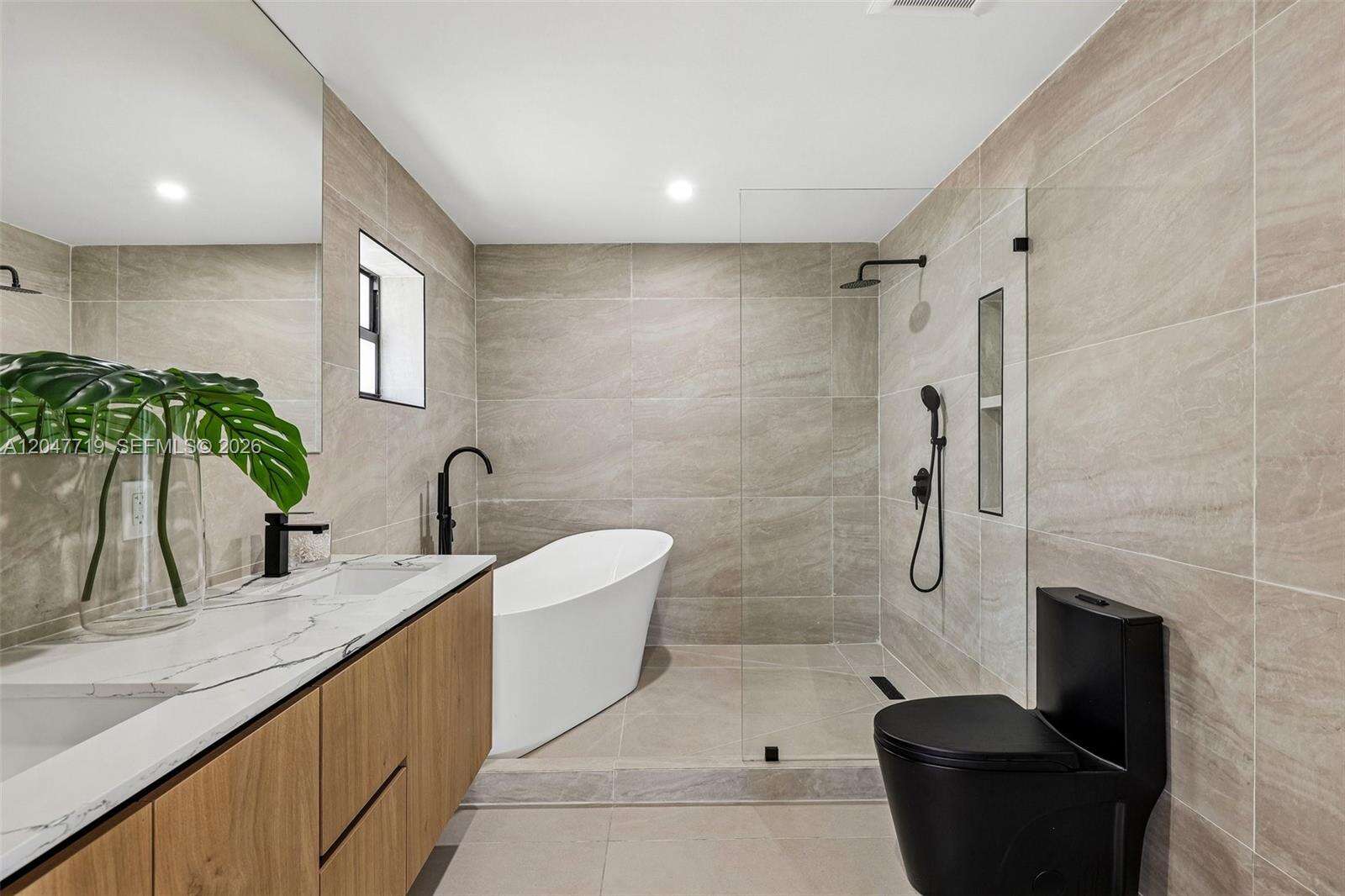 7811 Carlyle Ave, Miami Beach, FL 33141 - For Sale photo 16