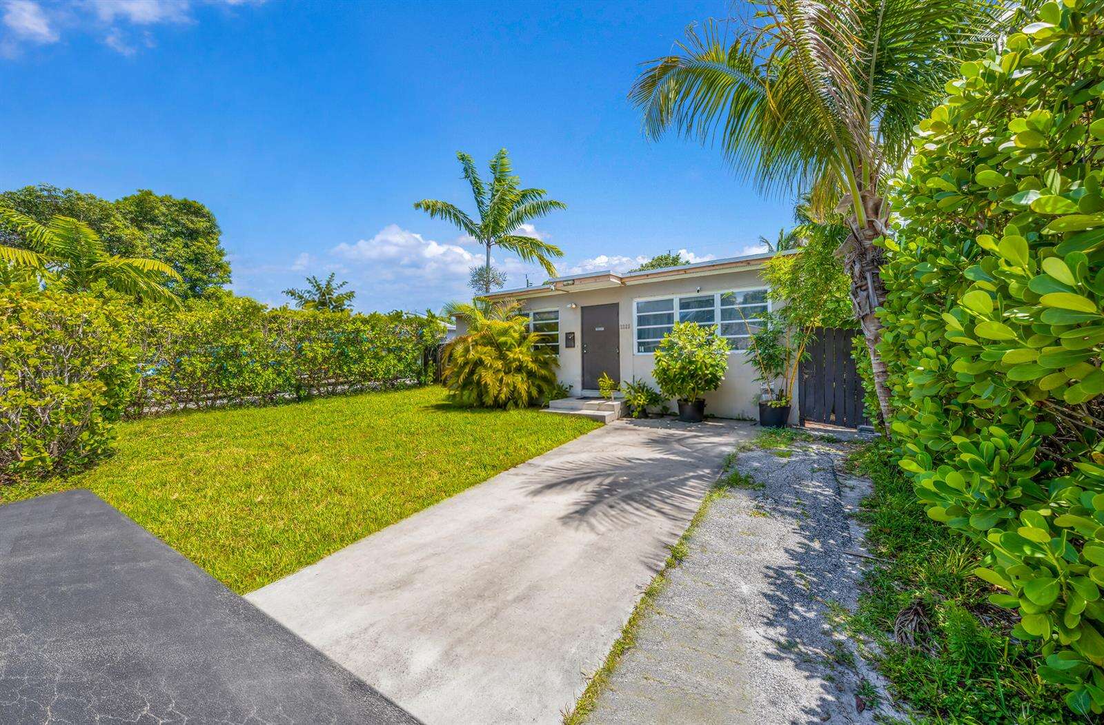 2326 Harding, Hollywood, FL 33020 - For Sale photo 2