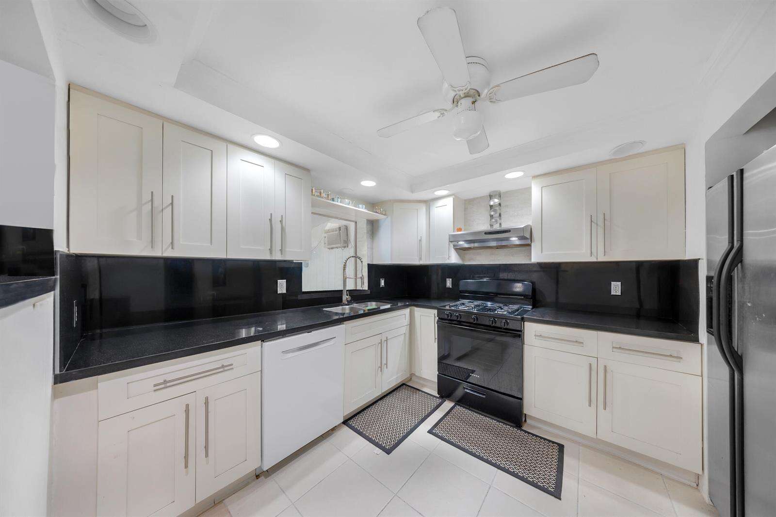 2326 Harding, Hollywood, FL 33020 - For Sale photo 14