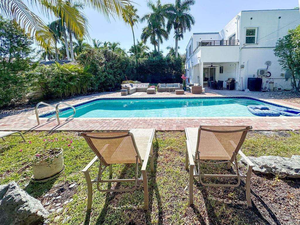 1255 Jackson St, Hollywood, FL 33019 - For Sale photo 2