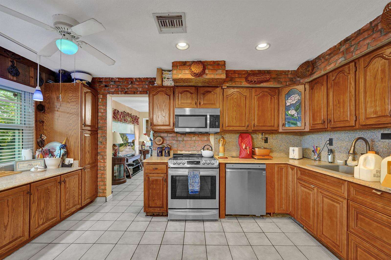 2740 46th, Dania Beach, FL 33312 - For Sale photo 8