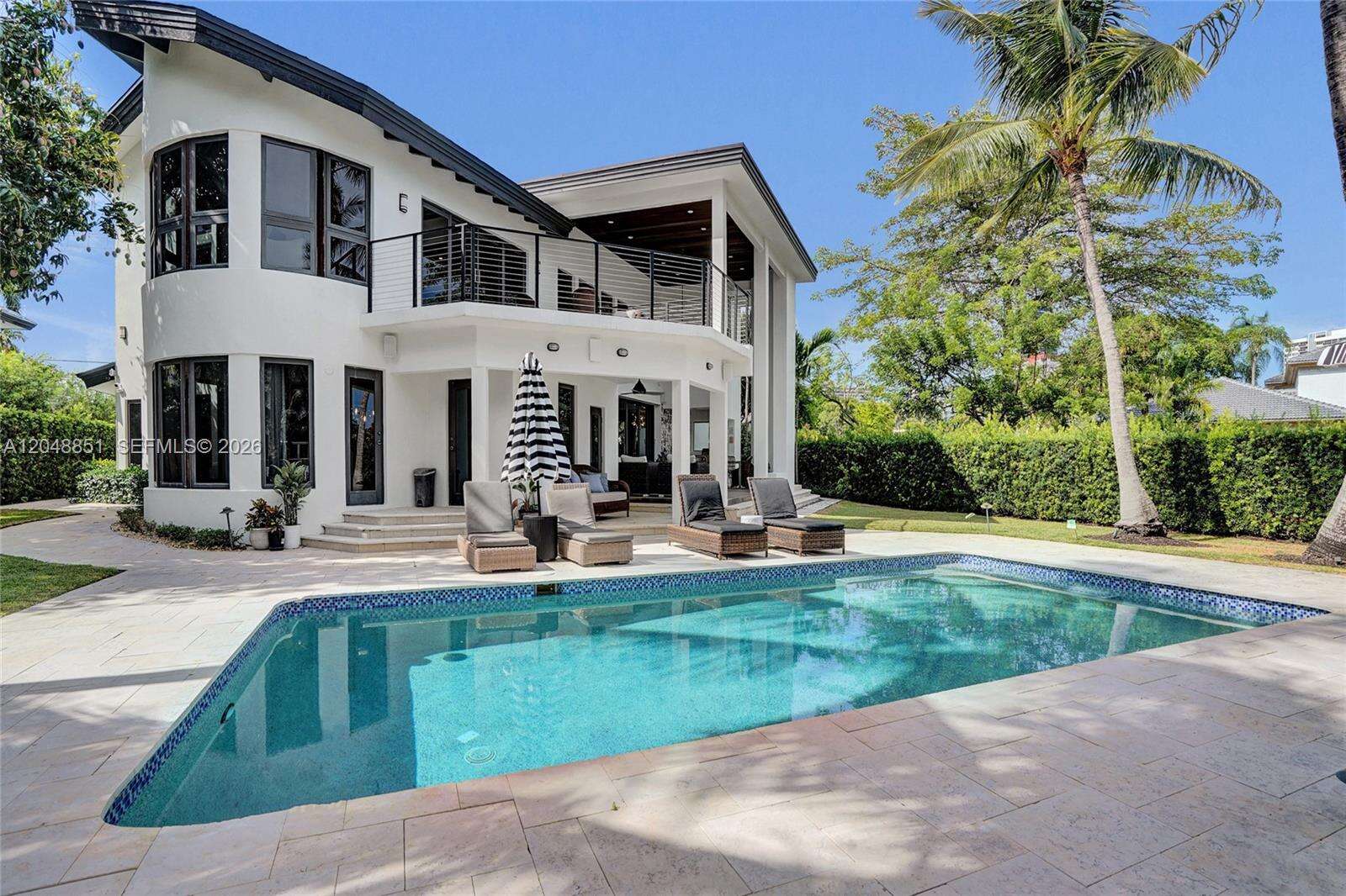 113 Holiday Dr, Hallandale Beach, FL 33009 - For Sale photo 2