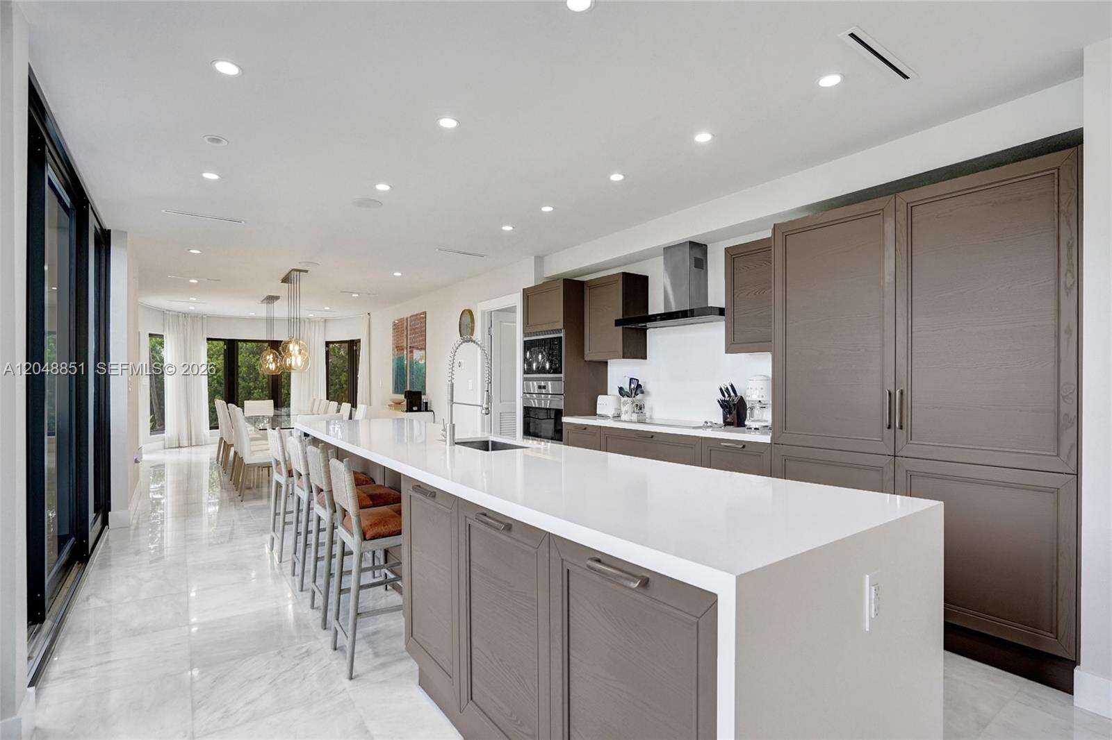 113 Holiday Dr, Hallandale Beach, FL 33009 - For Sale photo 4