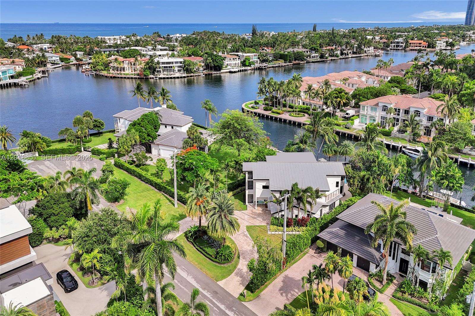 113 Holiday Dr, Hallandale Beach, FL 33009 - For Sale photo 10