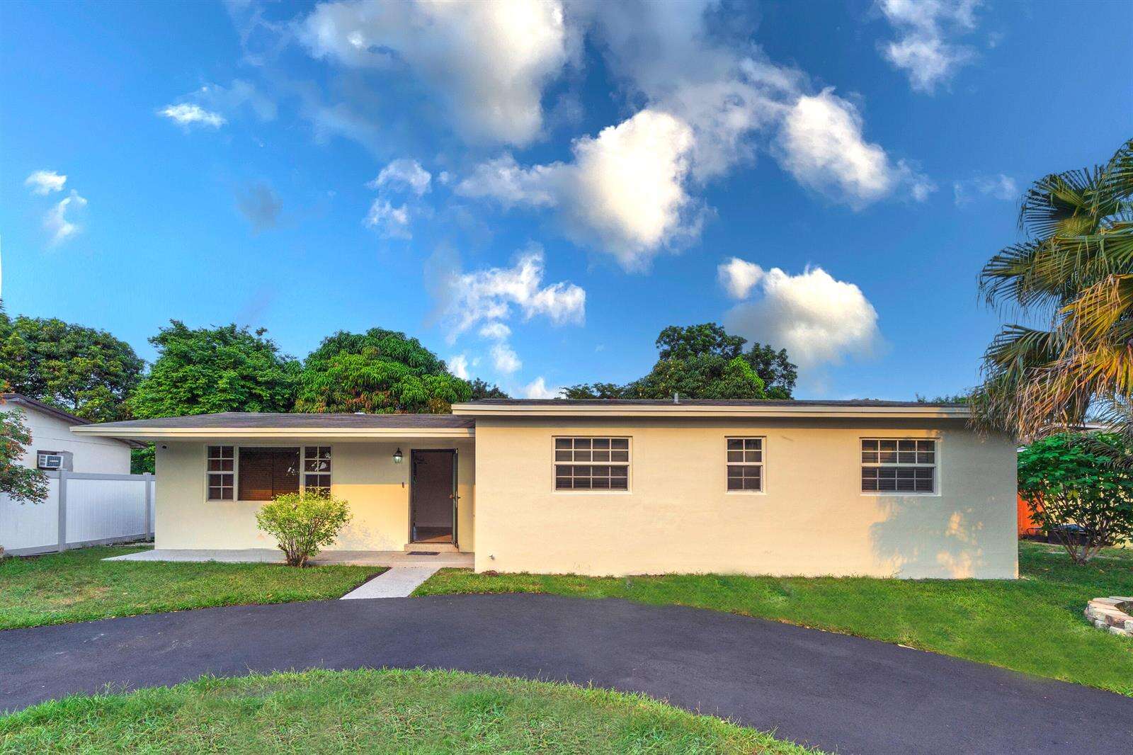301 65th, Hollywood, FL 33024 - Pending Sale photo 2