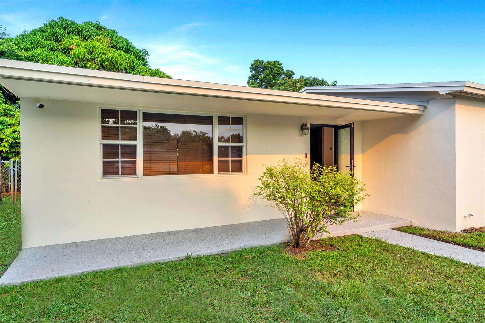 301 65th, Hollywood, FL 33024 - Pending Sale photo 4