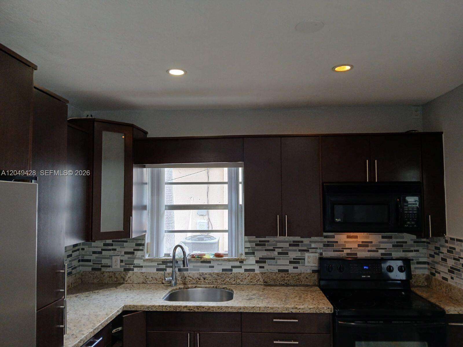 2111 57th Terrace, Hollywood, FL 33021 - For Sale photo 2
