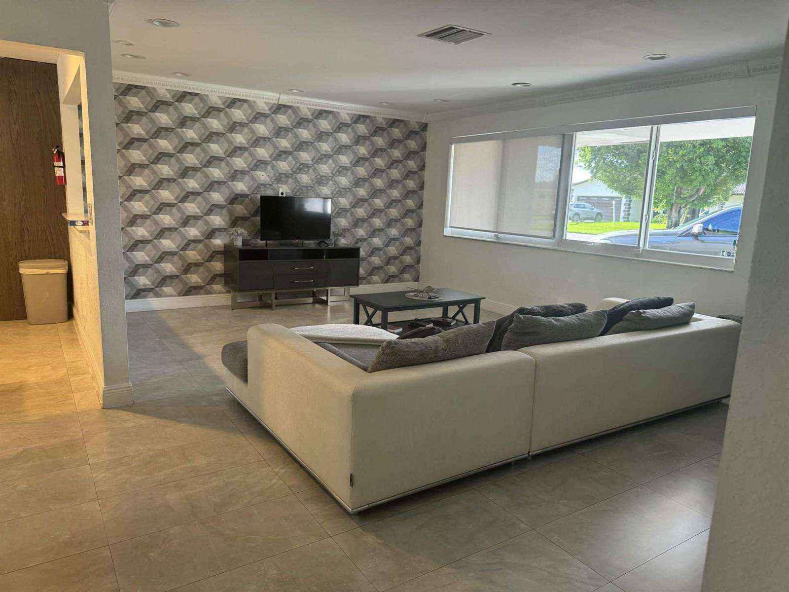 5424 Garfield, Hollywood, FL 33021 - For Sale photo 4