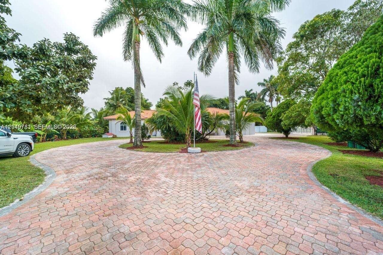 18390 200th St, Miami, FL 33187 - For Sale photo 2