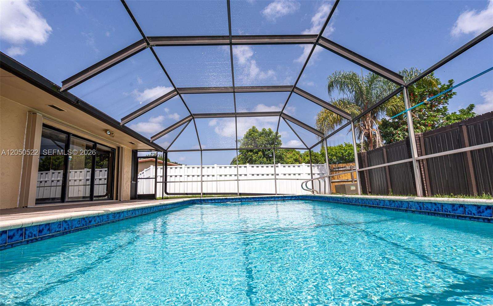 8721 18th St, Pembroke Pines, FL 33024 - For Sale photo 2