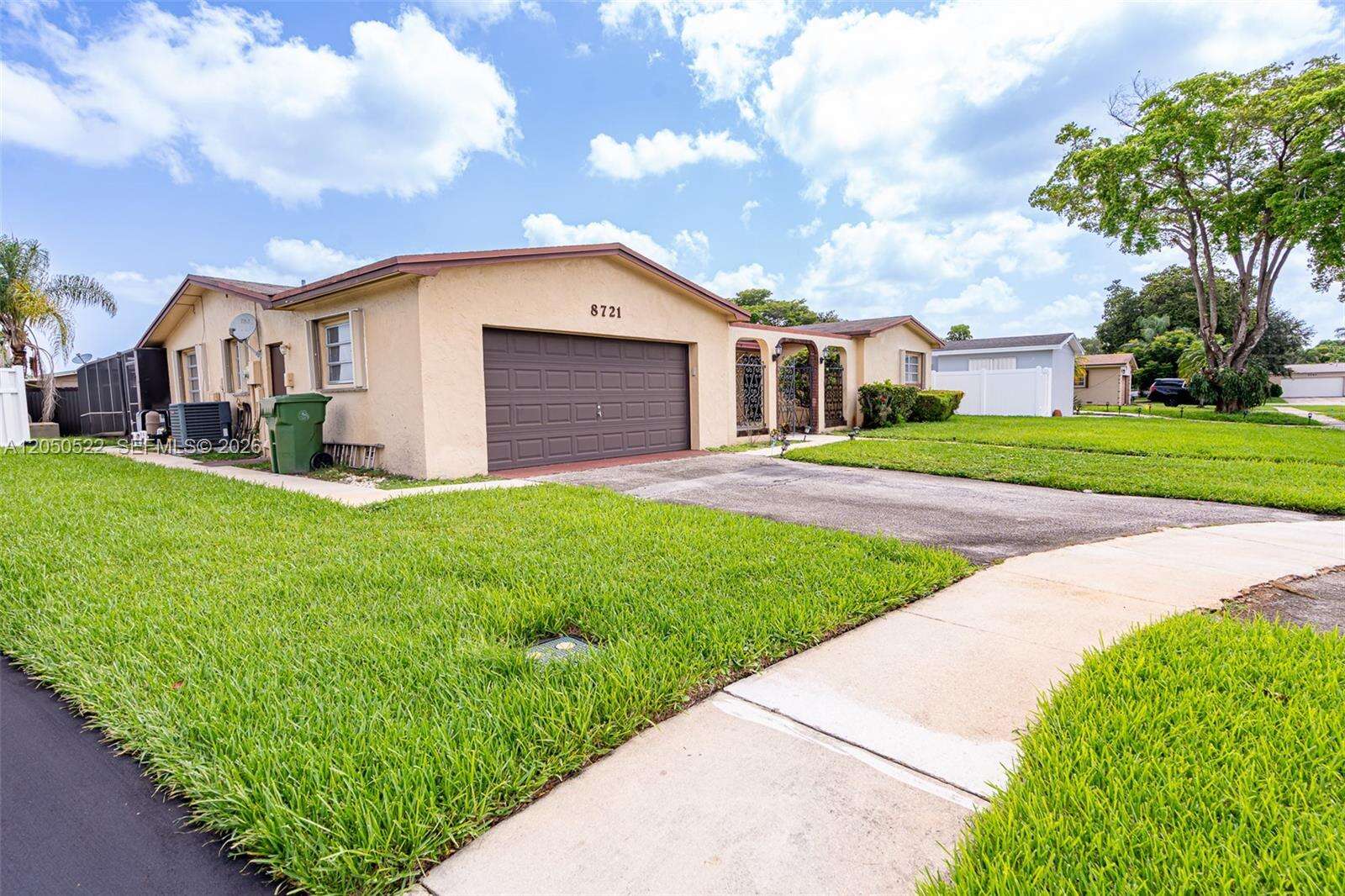 8721 18th St, Pembroke Pines, FL 33024 - For Sale photo 4