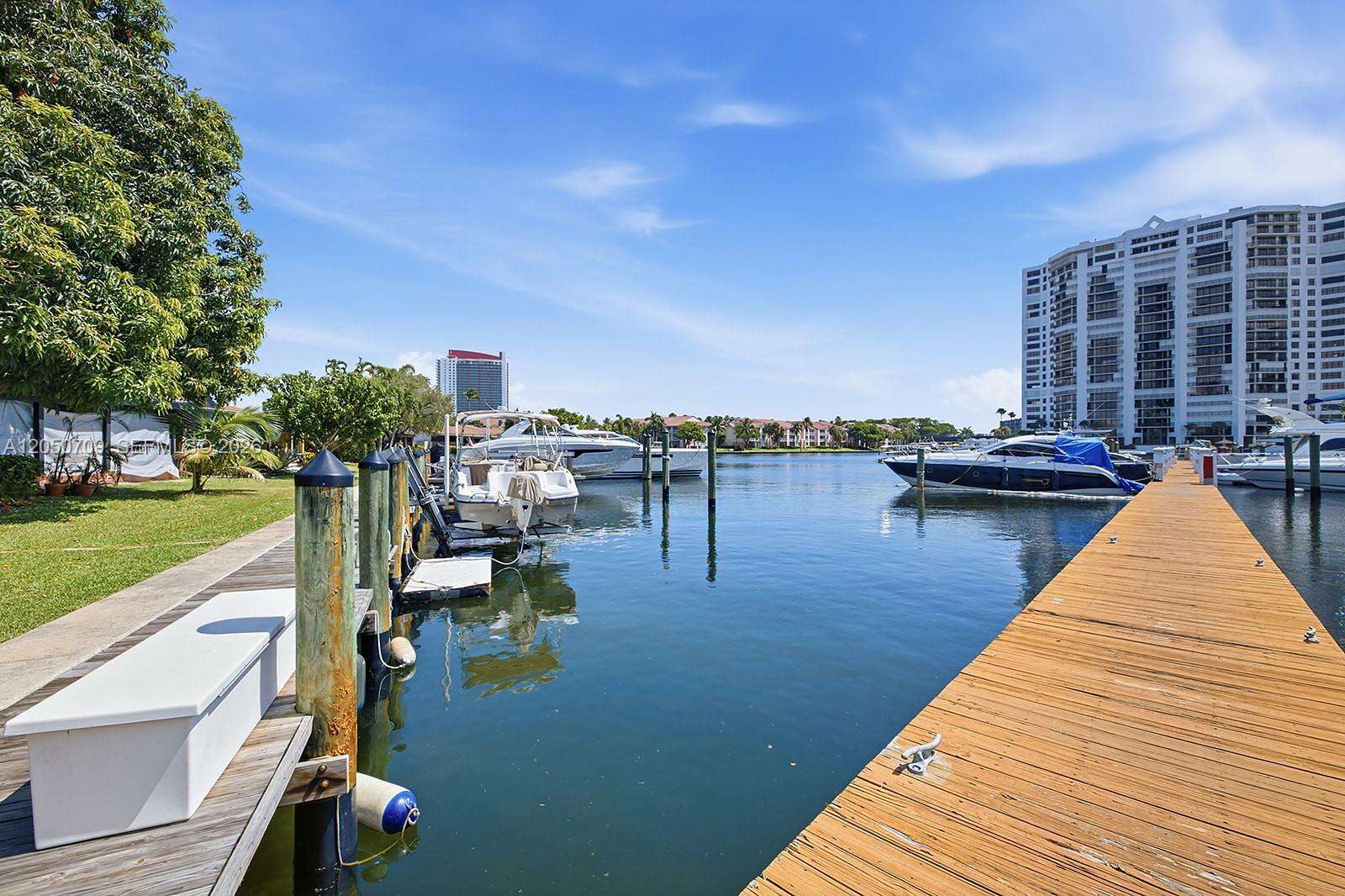 605 Leslie Dr, Hallandale Beach, FL 33009 - For Sale photo 4