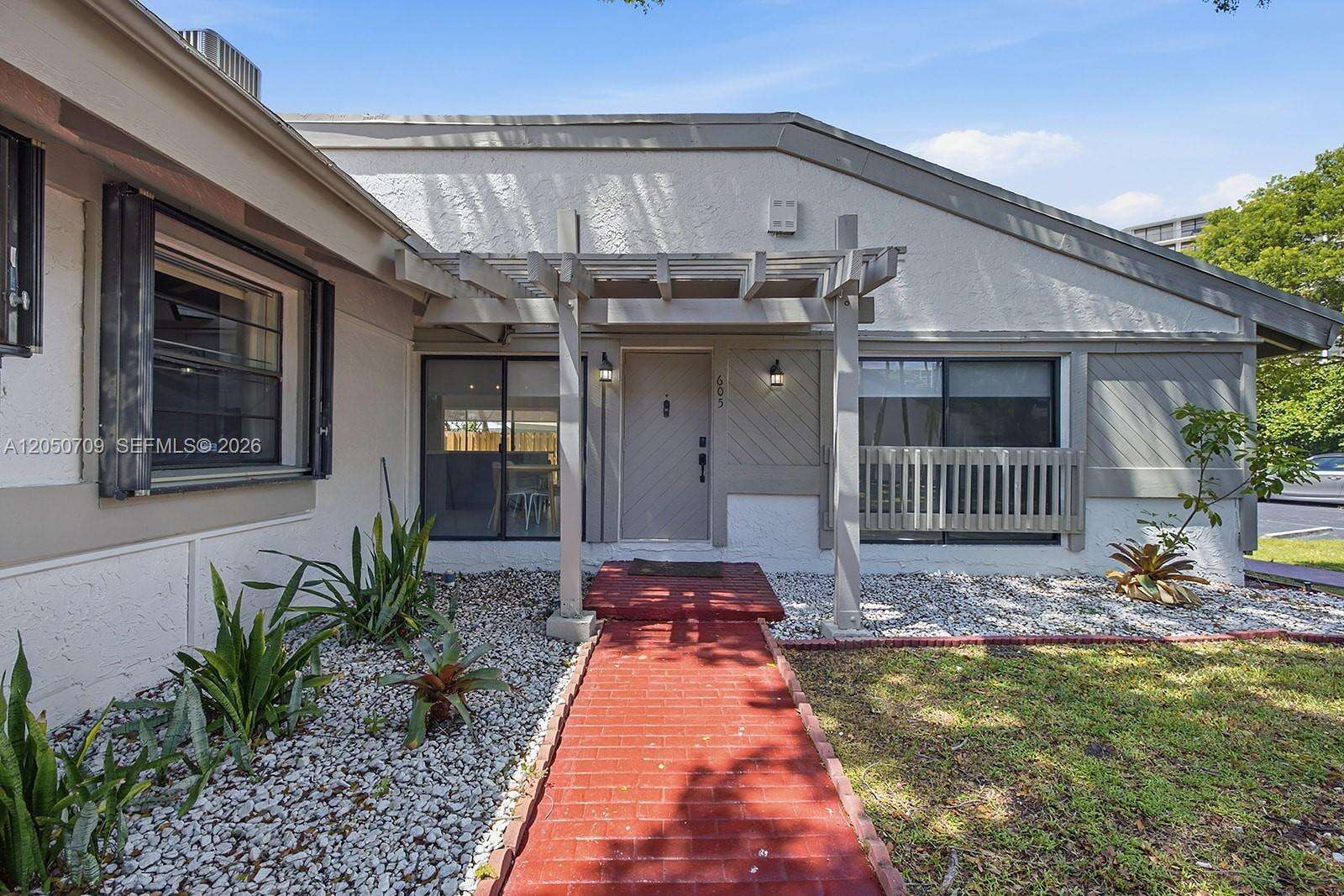 605 Leslie Dr, Hallandale Beach, FL 33009 - For Sale photo 7