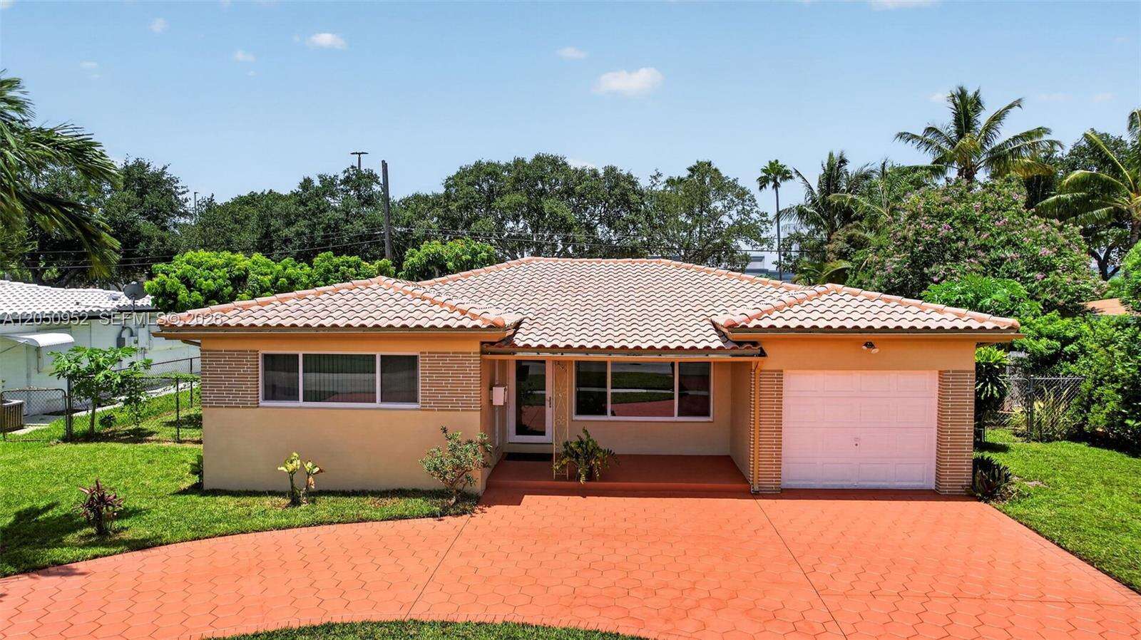 206 32nd Ave, Hollywood, FL 33021 - For Sale photo 1