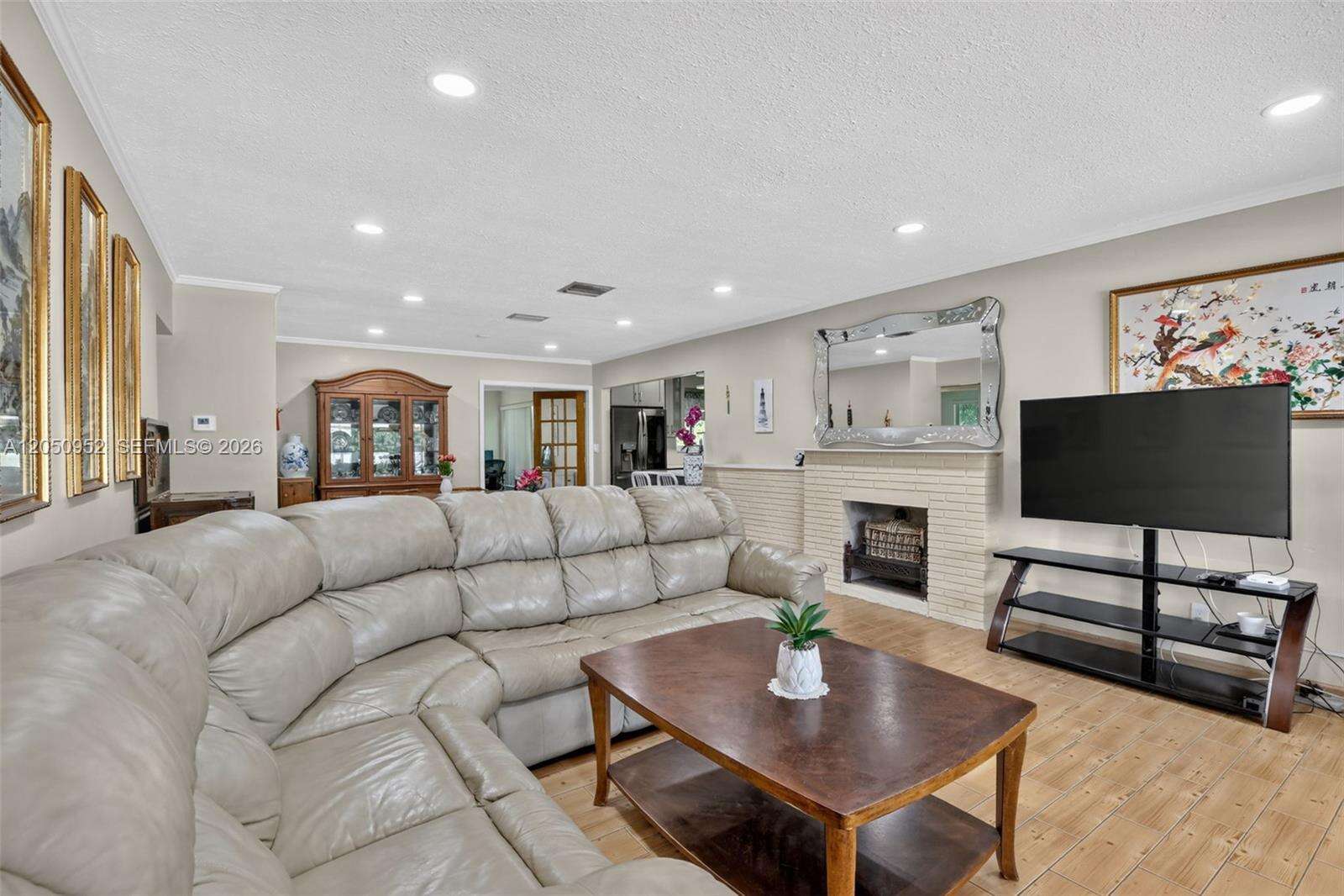206 32nd Ave, Hollywood, FL 33021 - For Sale photo 3