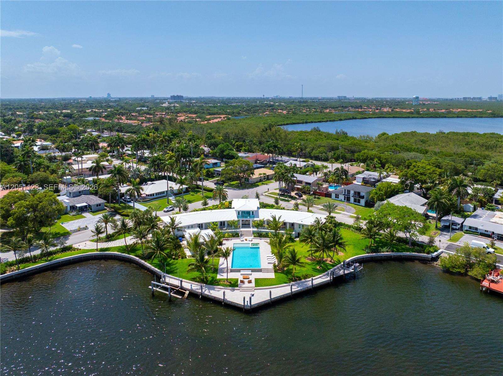 900 Northlake Dr, Hollywood, FL 33019 - For Sale photo 1