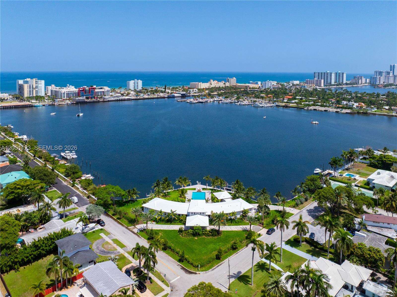 900 Northlake Dr, Hollywood, FL 33019 - For Sale photo 2
