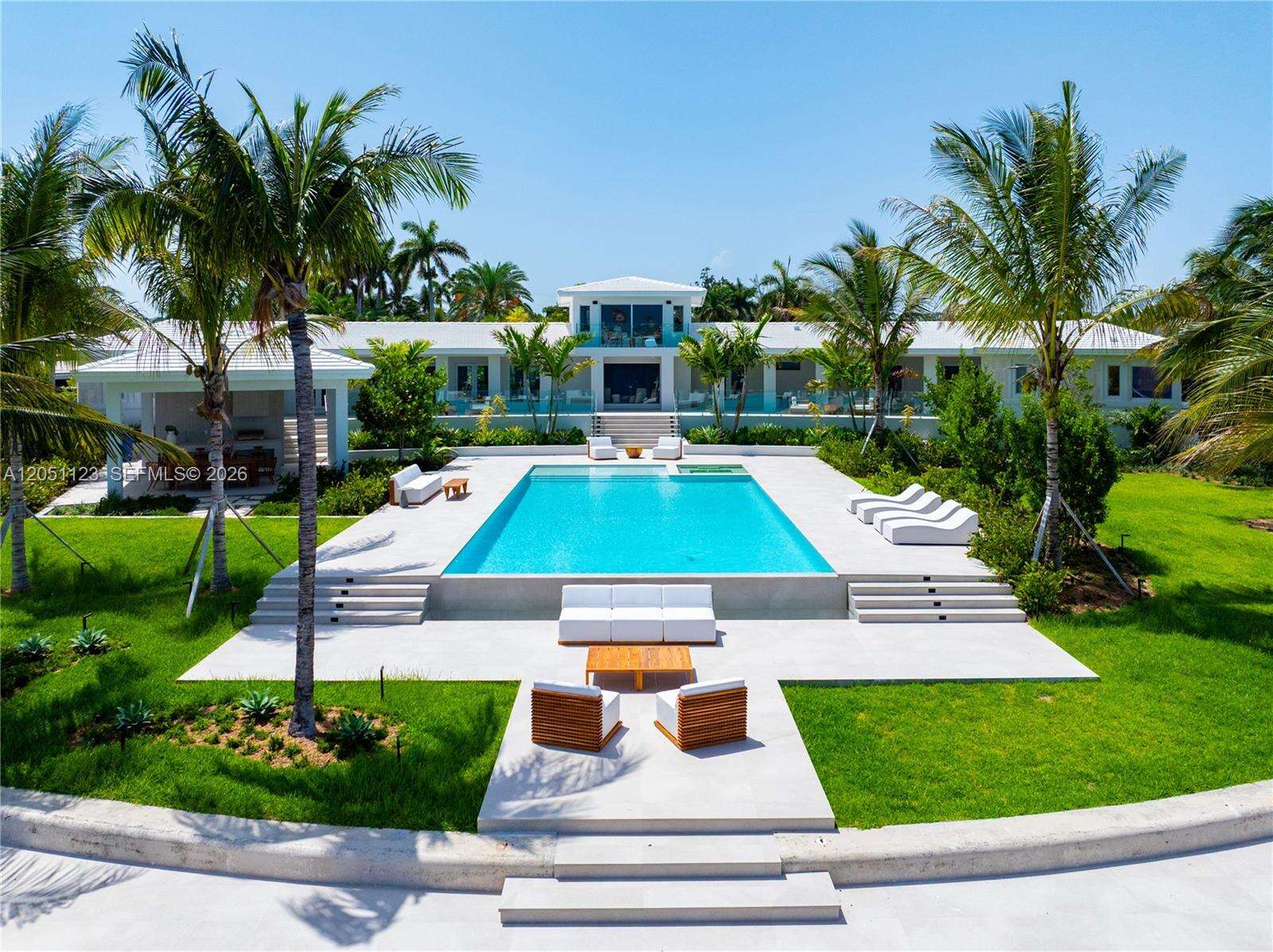 900 Northlake Dr, Hollywood, FL 33019 - For Sale photo 3