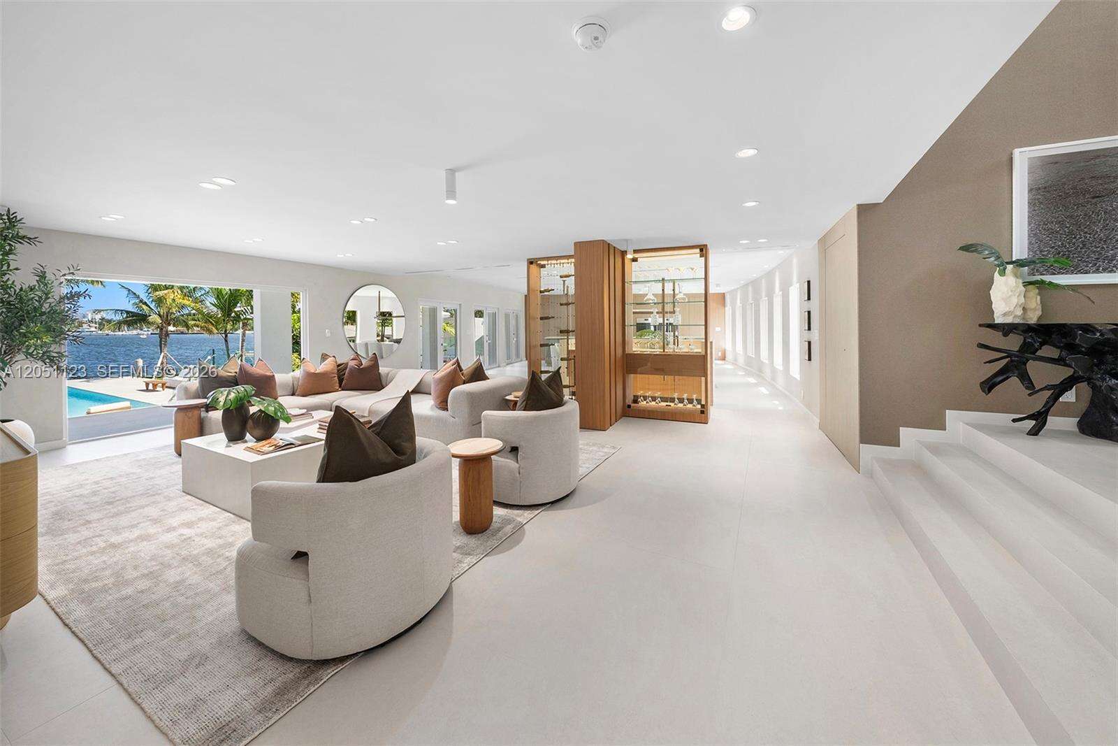 900 Northlake Dr, Hollywood, FL 33019 - For Sale photo 4