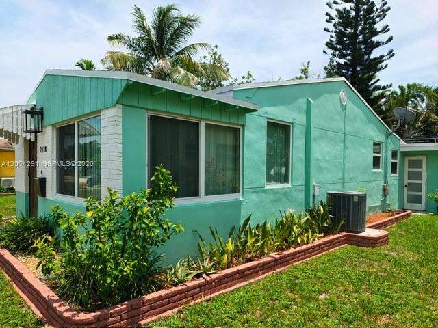 2418 Scott St, Hollywood, FL 33020 - For Sale photo 2