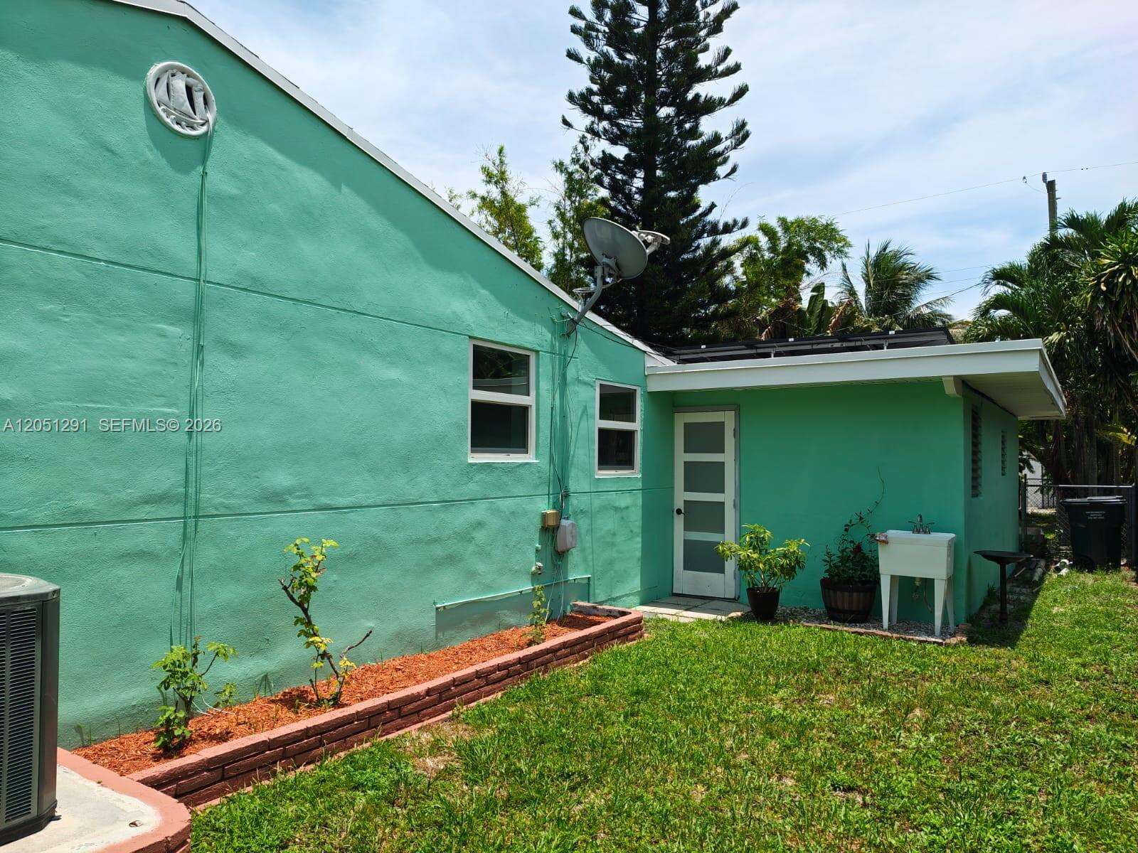 2418 Scott St, Hollywood, FL 33020 - For Sale photo 3