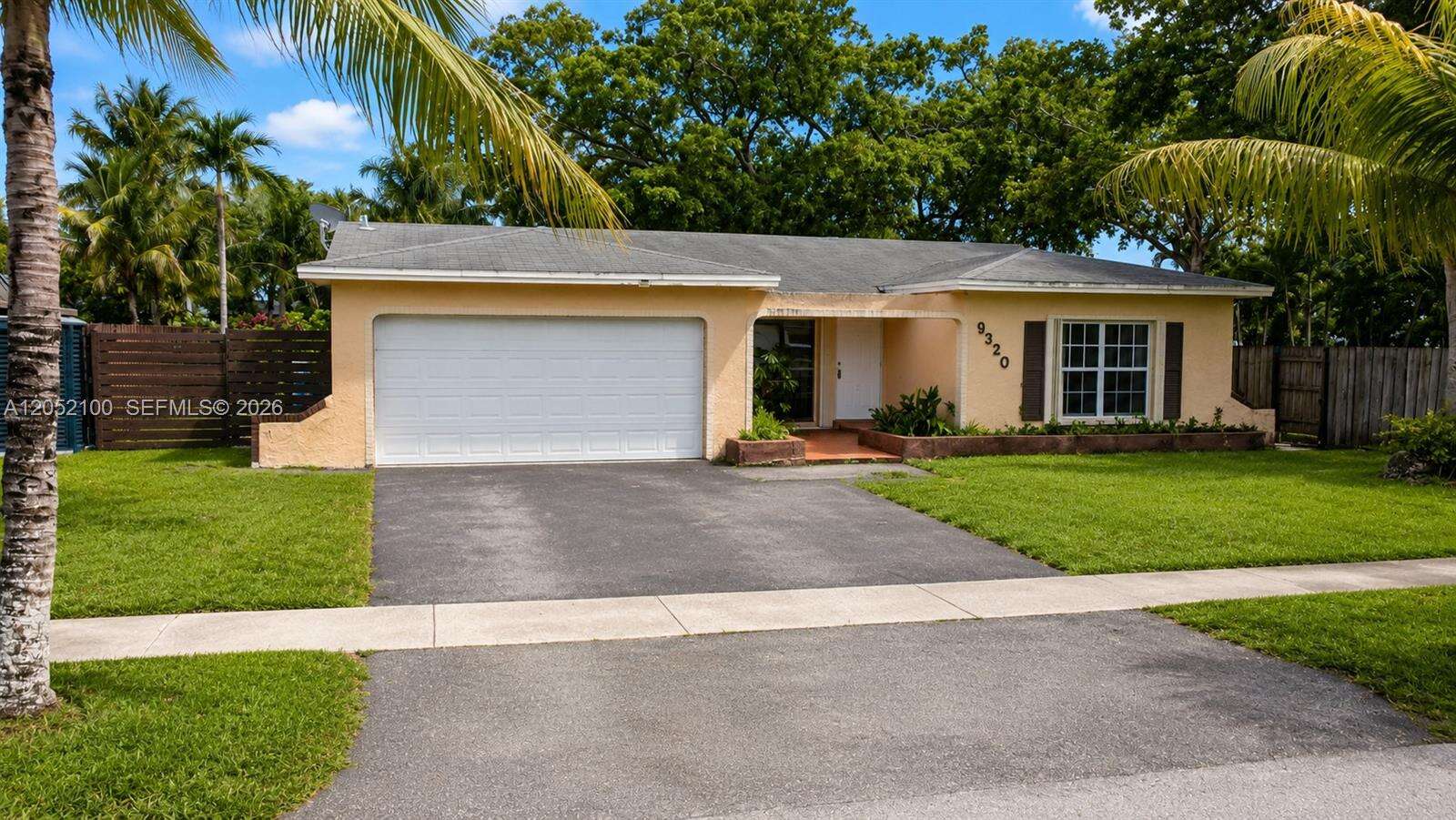 9320 13th St, Pembroke Pines, FL 33024 - Pending Sale photo 3