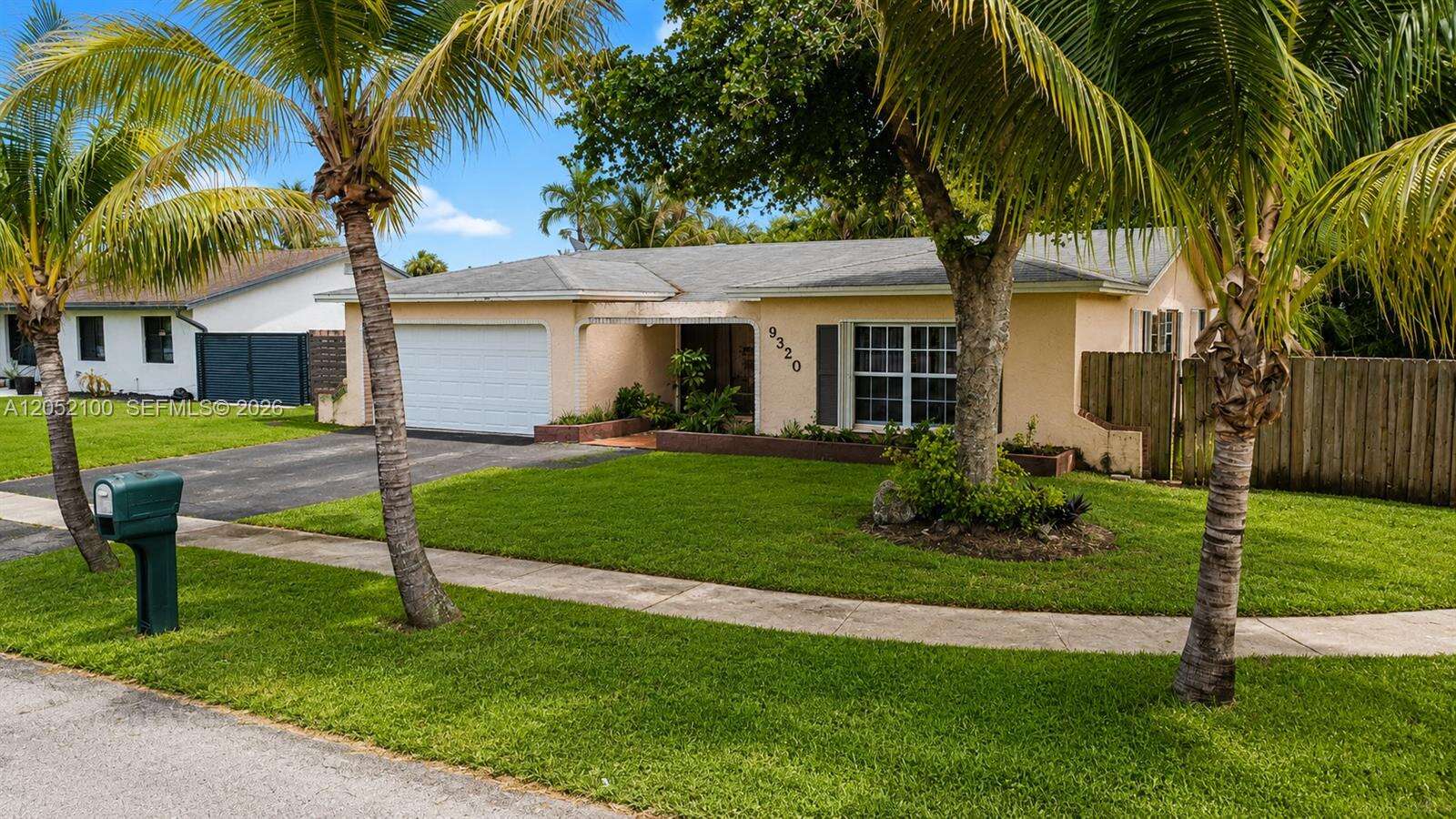 9320 13th St, Pembroke Pines, FL 33024 - Pending Sale photo 4