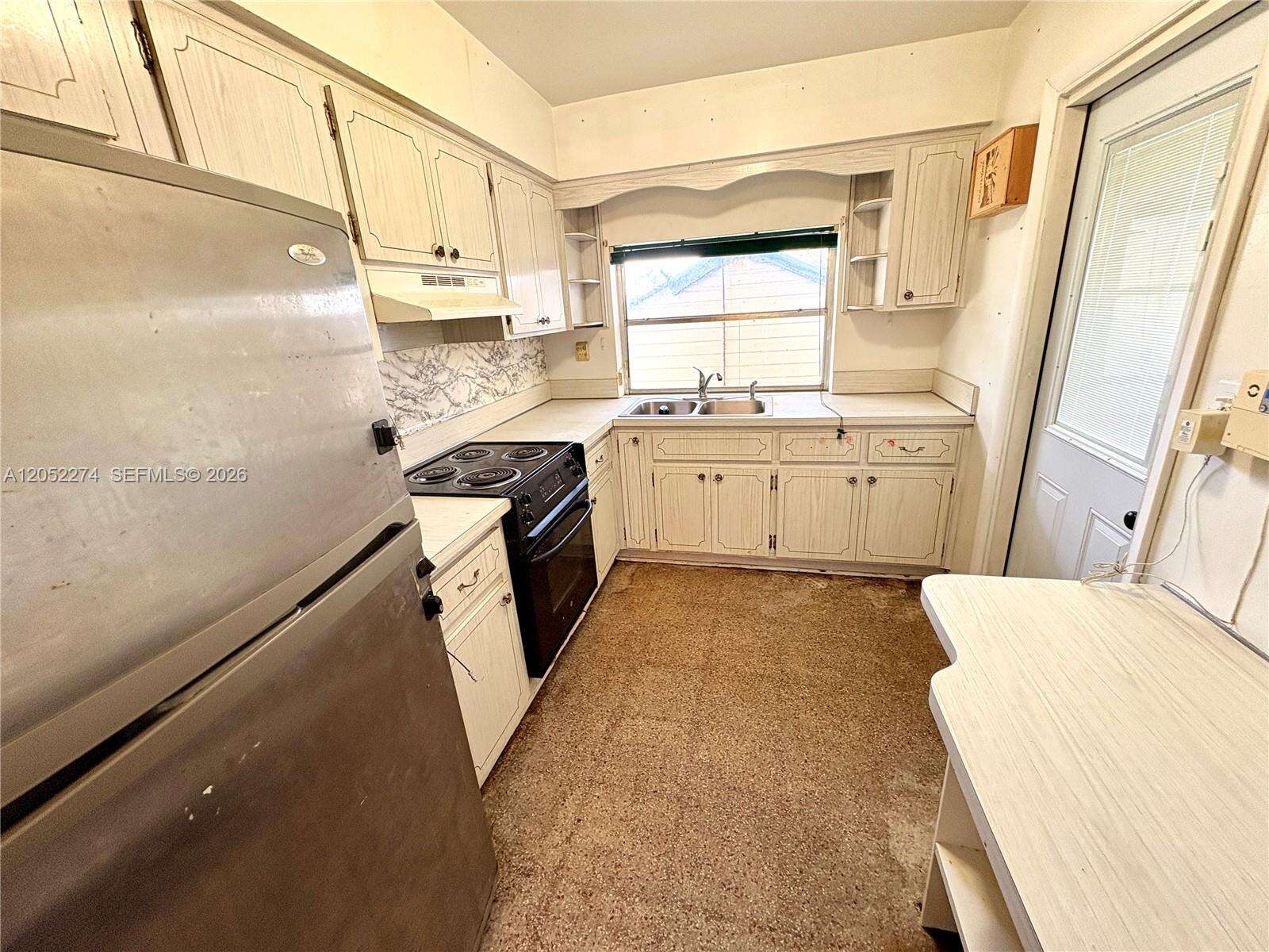 8220 15th St, Pembroke Pines, FL 33024 - Pending Sale photo 5