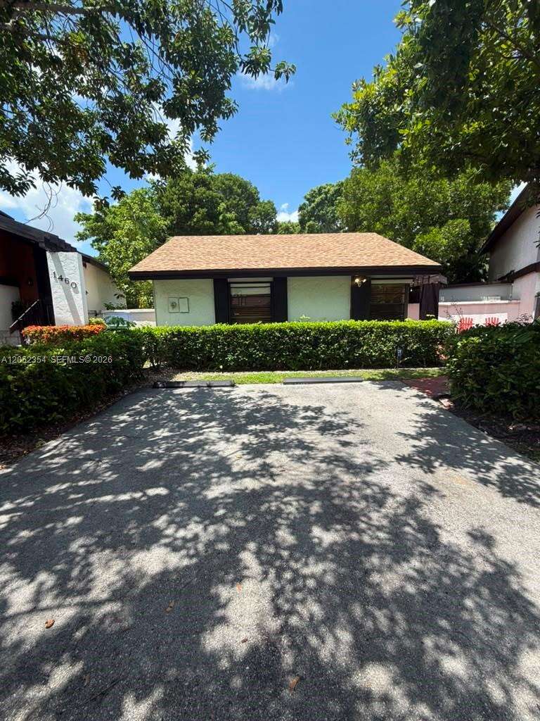 1470 Flamingo Ct, Pembroke Pines, FL 33026 - For Sale photo 2
